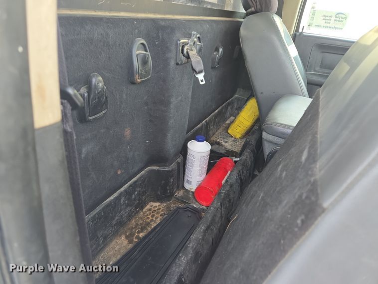 image for item DT7024 2014 Dodge Ram 4500HD flatbed truck