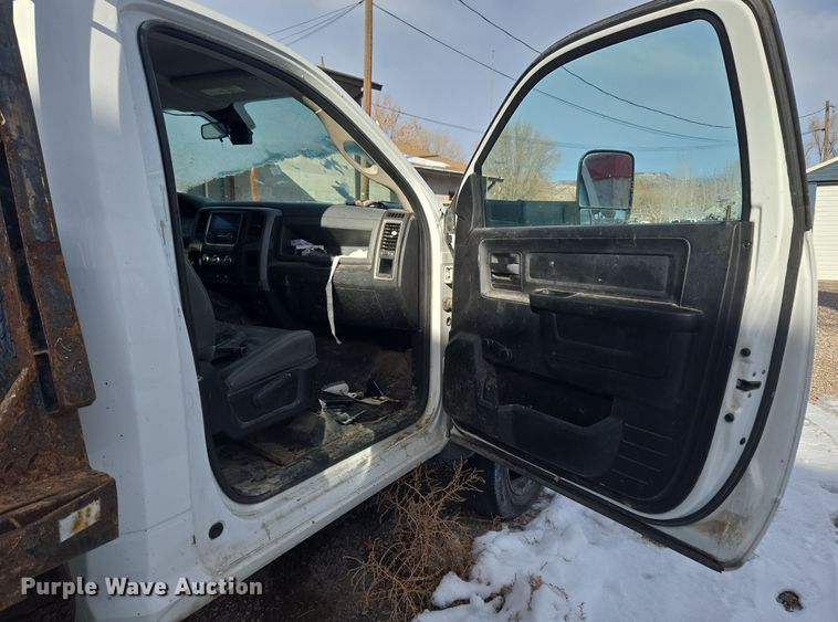 image for item DT7024 2014 Dodge Ram 4500HD flatbed truck