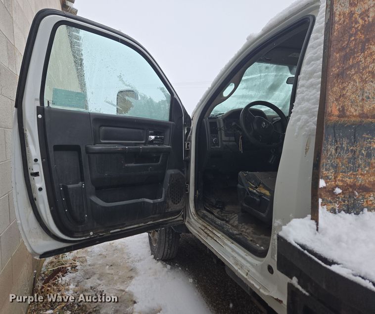 image for item DT7025 2012 Dodge Ram 4500HD flatbed truck