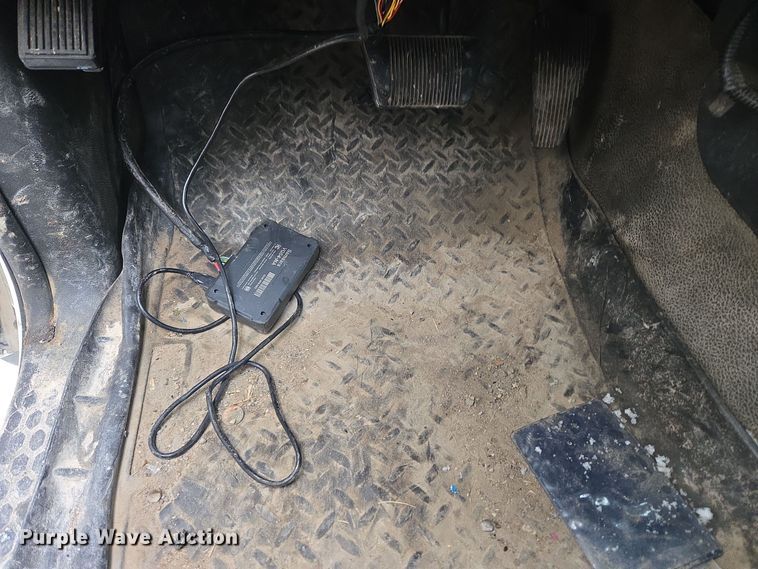 image for item DT7025 2012 Dodge Ram 4500HD flatbed truck