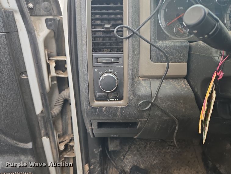 image for item DT7025 2012 Dodge Ram 4500HD flatbed truck