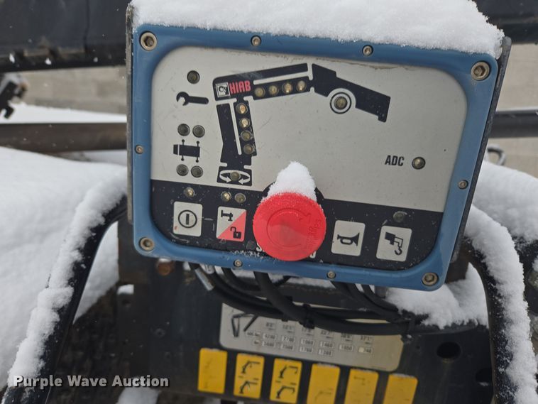 image for item DT7026 2016 Dodge Ram 4500HD flatbed truck