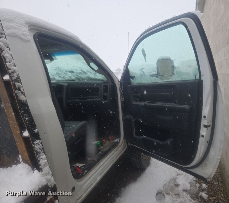 image for item DT7026 2016 Dodge Ram 4500HD flatbed truck