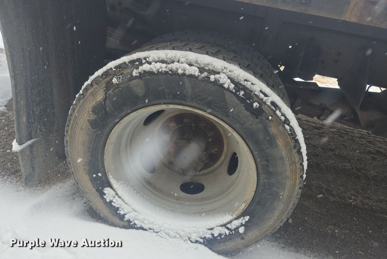 image for item DT7026 2016 Dodge Ram 4500HD flatbed truck