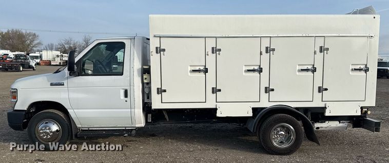 image for item EG2319 2018 Ford E450 Super Duty refrigerated truck