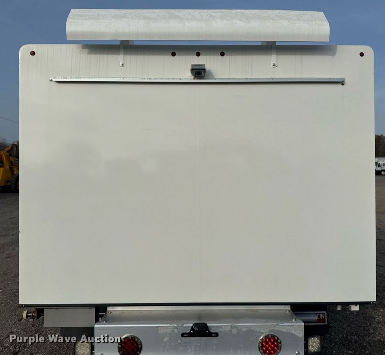 image for item EG2319 2018 Ford E450 Super Duty refrigerated truck