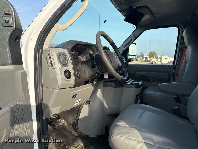 image for item EG2319 2018 Ford E450 Super Duty refrigerated truck