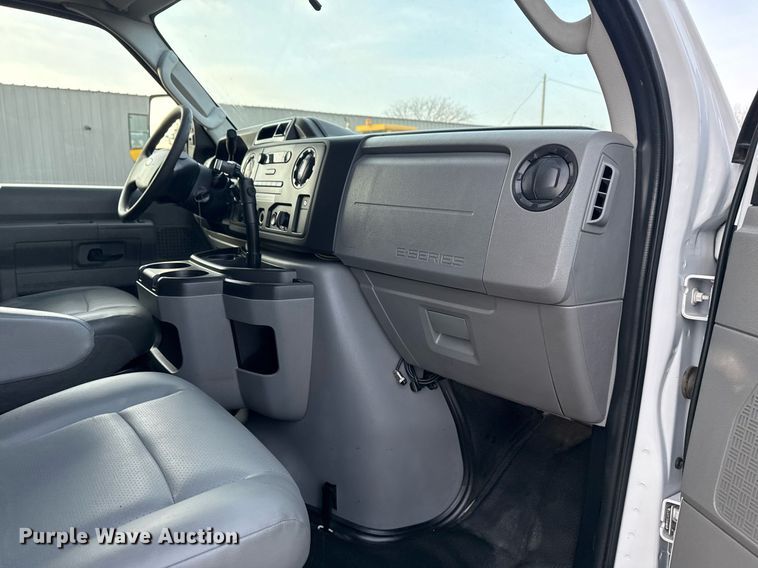 image for item EG2319 2018 Ford E450 Super Duty refrigerated truck