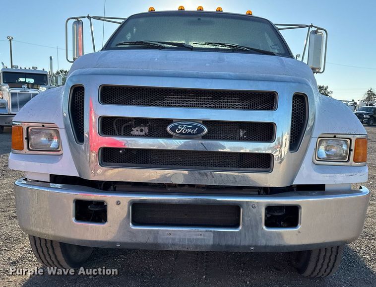 image for item EG2334 2006 Ford F750 Super Duty SuperCab flatbed truck