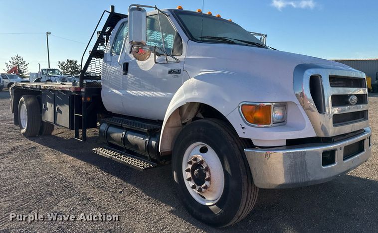 image for item EG2334 2006 Ford F750 Super Duty SuperCab flatbed truck