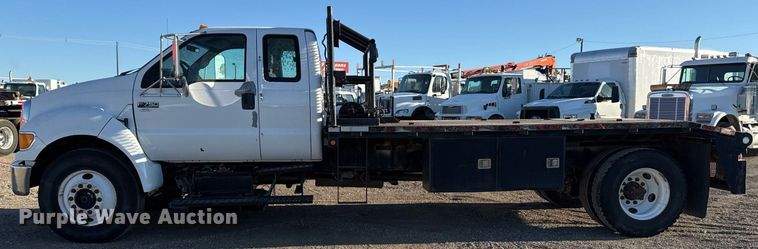 image for item EG2334 2006 Ford F750 Super Duty SuperCab flatbed truck