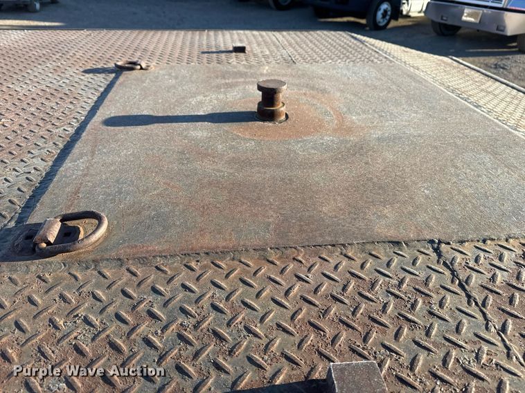 image for item EG2334 2006 Ford F750 Super Duty SuperCab flatbed truck