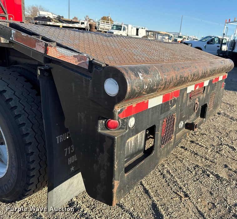 image for item EG2334 2006 Ford F750 Super Duty SuperCab flatbed truck