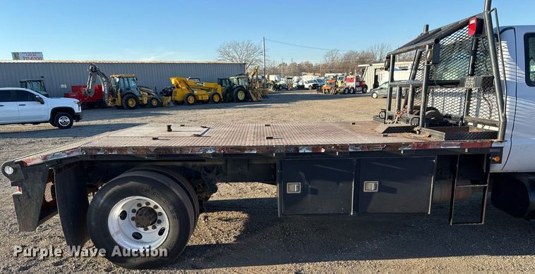 image for item EG2334 2006 Ford F750 Super Duty SuperCab flatbed truck