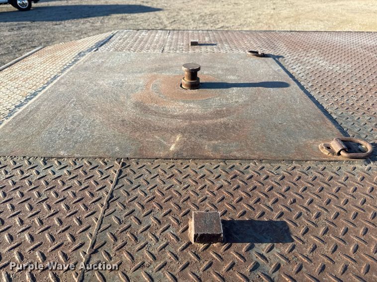 image for item EG2334 2006 Ford F750 Super Duty SuperCab flatbed truck