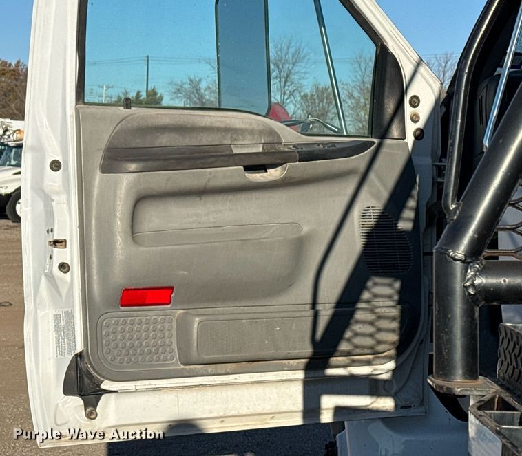 image for item EG2334 2006 Ford F750 Super Duty SuperCab flatbed truck