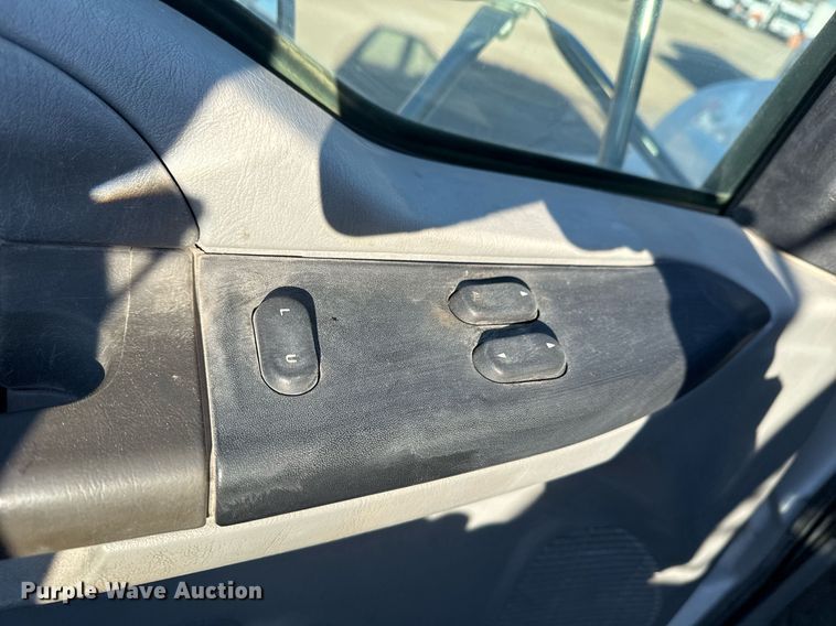 image for item EG2334 2006 Ford F750 Super Duty SuperCab flatbed truck