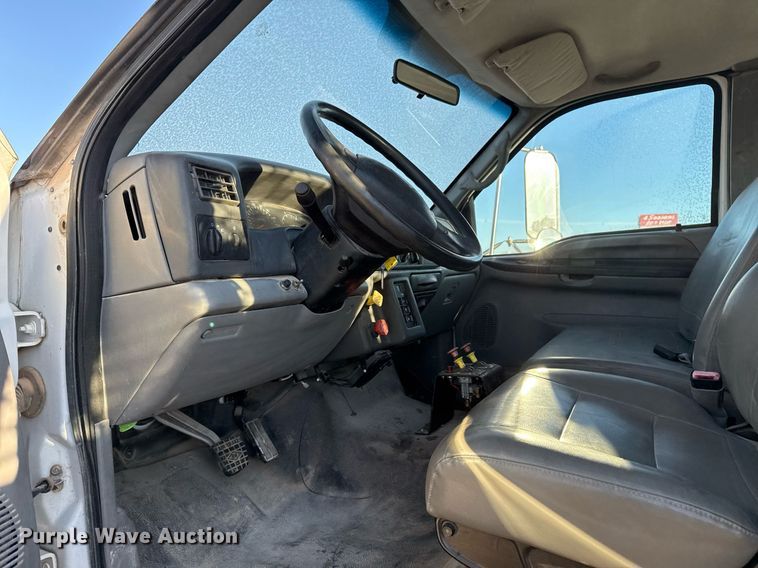 image for item EG2334 2006 Ford F750 Super Duty SuperCab flatbed truck