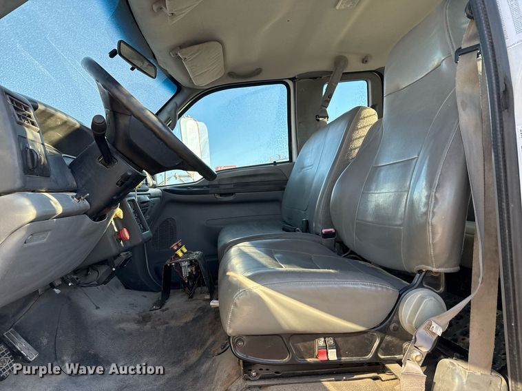 image for item EG2334 2006 Ford F750 Super Duty SuperCab flatbed truck