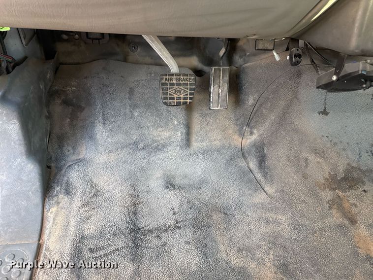 image for item EG2334 2006 Ford F750 Super Duty SuperCab flatbed truck