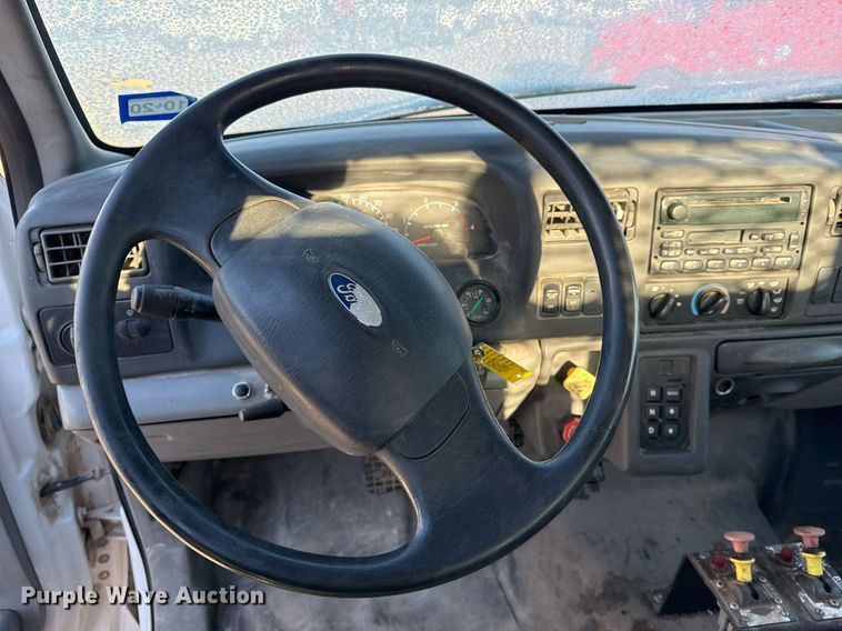 image for item EG2334 2006 Ford F750 Super Duty SuperCab flatbed truck