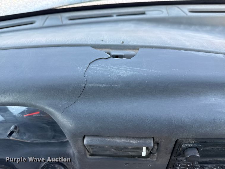 image for item EG2334 2006 Ford F750 Super Duty SuperCab flatbed truck