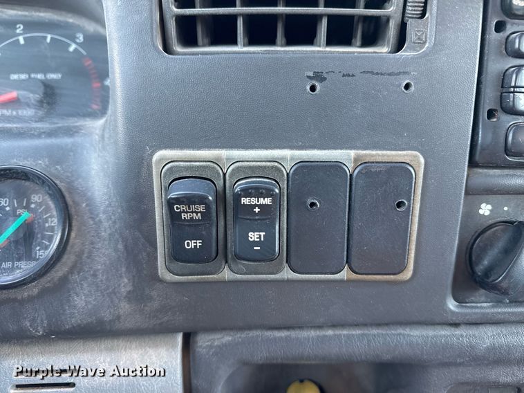 image for item EG2334 2006 Ford F750 Super Duty SuperCab flatbed truck