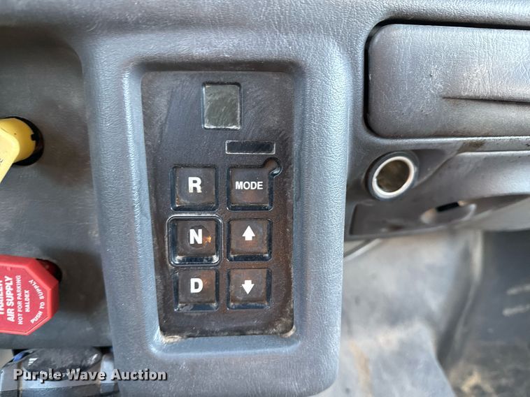 image for item EG2334 2006 Ford F750 Super Duty SuperCab flatbed truck