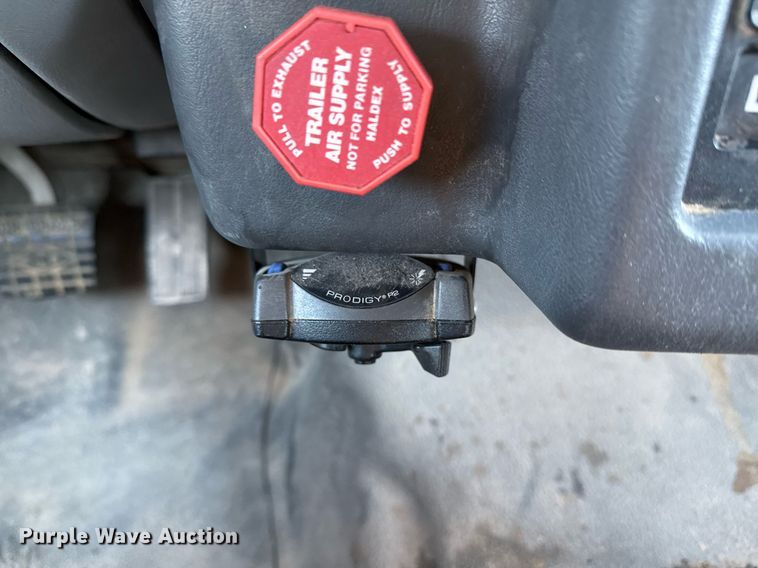 image for item EG2334 2006 Ford F750 Super Duty SuperCab flatbed truck