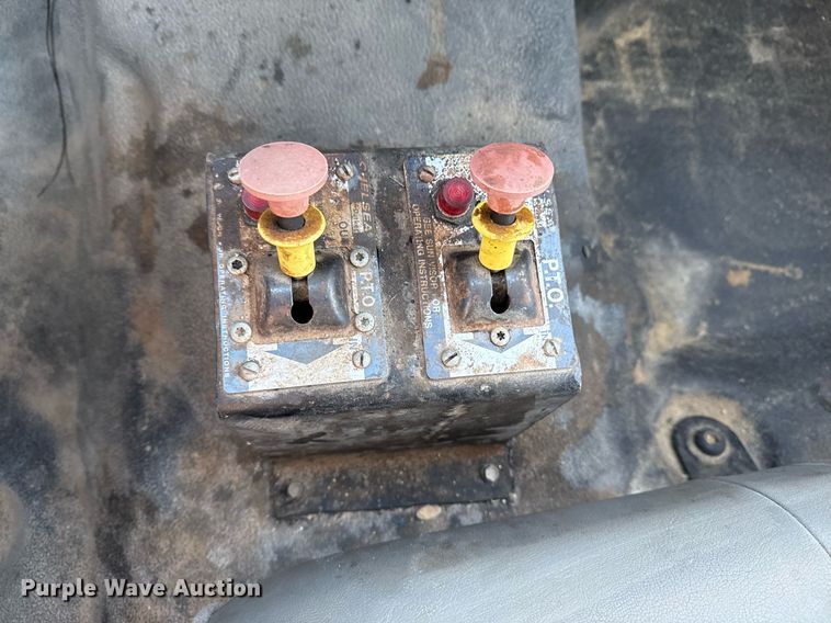 image for item EG2334 2006 Ford F750 Super Duty SuperCab flatbed truck