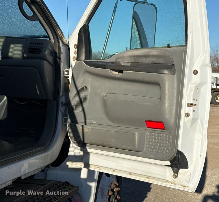 image for item EG2334 2006 Ford F750 Super Duty SuperCab flatbed truck