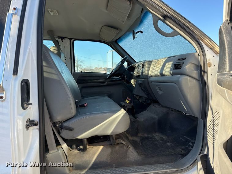 image for item EG2334 2006 Ford F750 Super Duty SuperCab flatbed truck