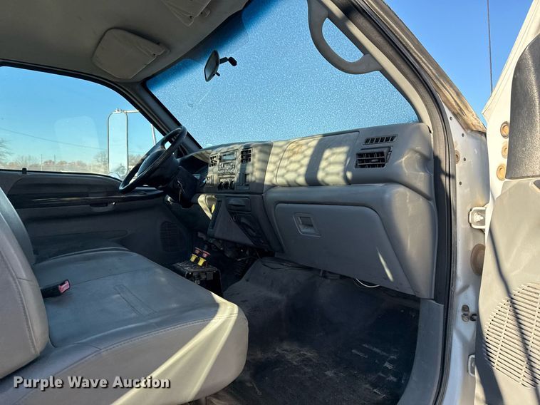 image for item EG2334 2006 Ford F750 Super Duty SuperCab flatbed truck