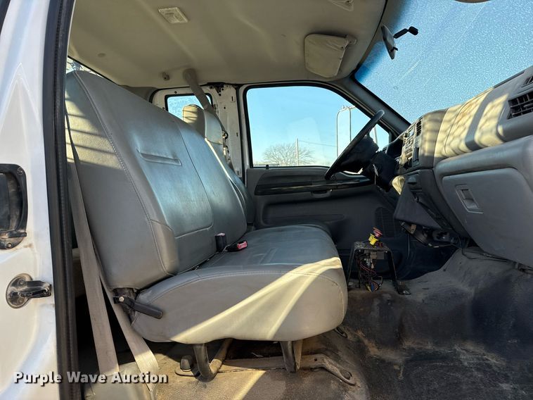 image for item EG2334 2006 Ford F750 Super Duty SuperCab flatbed truck