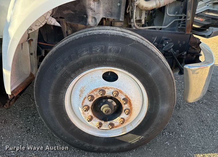 image for item EG2334 2006 Ford F750 Super Duty SuperCab flatbed truck