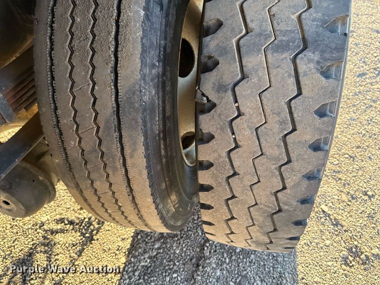 image for item EG2334 2006 Ford F750 Super Duty SuperCab flatbed truck