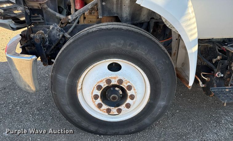 image for item EG2334 2006 Ford F750 Super Duty SuperCab flatbed truck