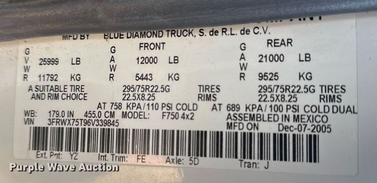 image for item EG2334 2006 Ford F750 Super Duty SuperCab flatbed truck