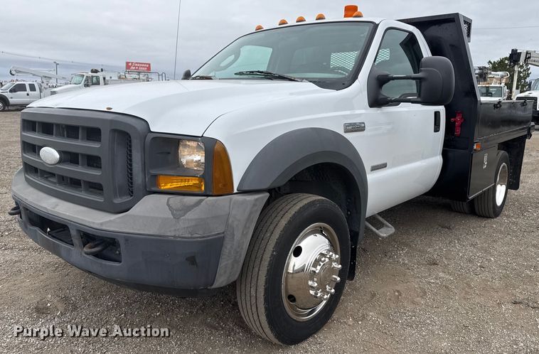 2005 Ford F550 Super Duty Flatbed Truck VIN: 1FDAF56P45EC03600 Lot: 999274868