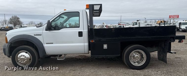 image for item EG2369 2005 Ford F550 Super Duty flatbed truck