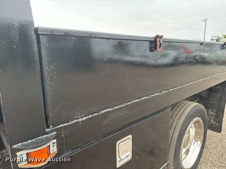 image for item EG2369 2005 Ford F550 Super Duty flatbed truck