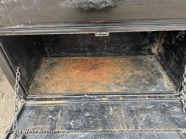 image for item EG2369 2005 Ford F550 Super Duty flatbed truck