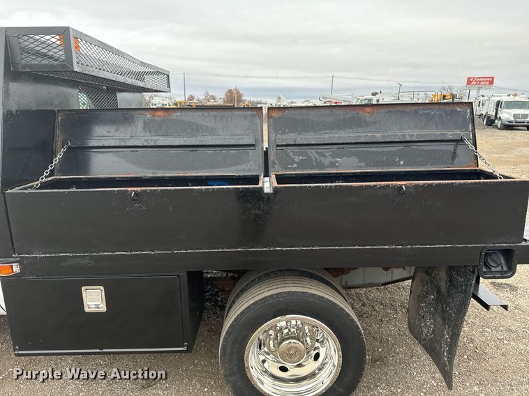 image for item EG2369 2005 Ford F550 Super Duty flatbed truck