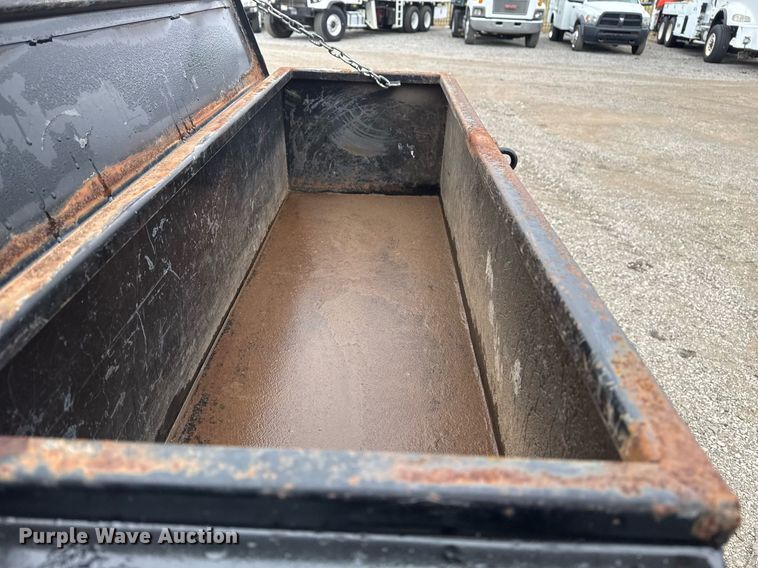 image for item EG2369 2005 Ford F550 Super Duty flatbed truck