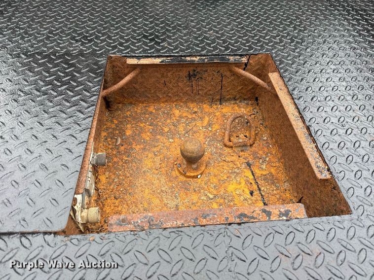 image for item EG2369 2005 Ford F550 Super Duty flatbed truck