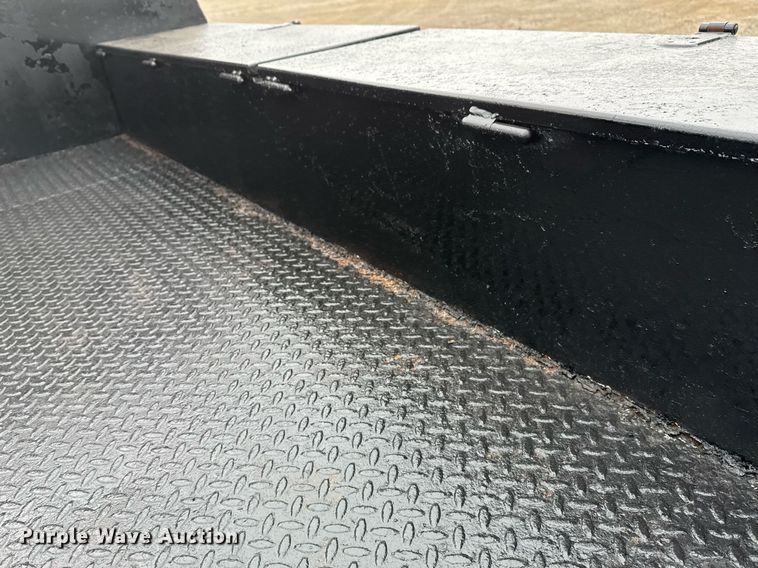 image for item EG2369 2005 Ford F550 Super Duty flatbed truck