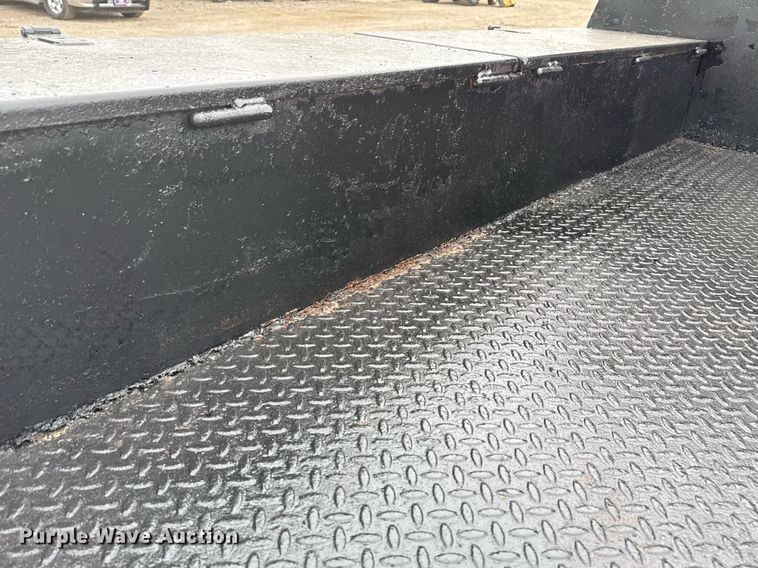 image for item EG2369 2005 Ford F550 Super Duty flatbed truck