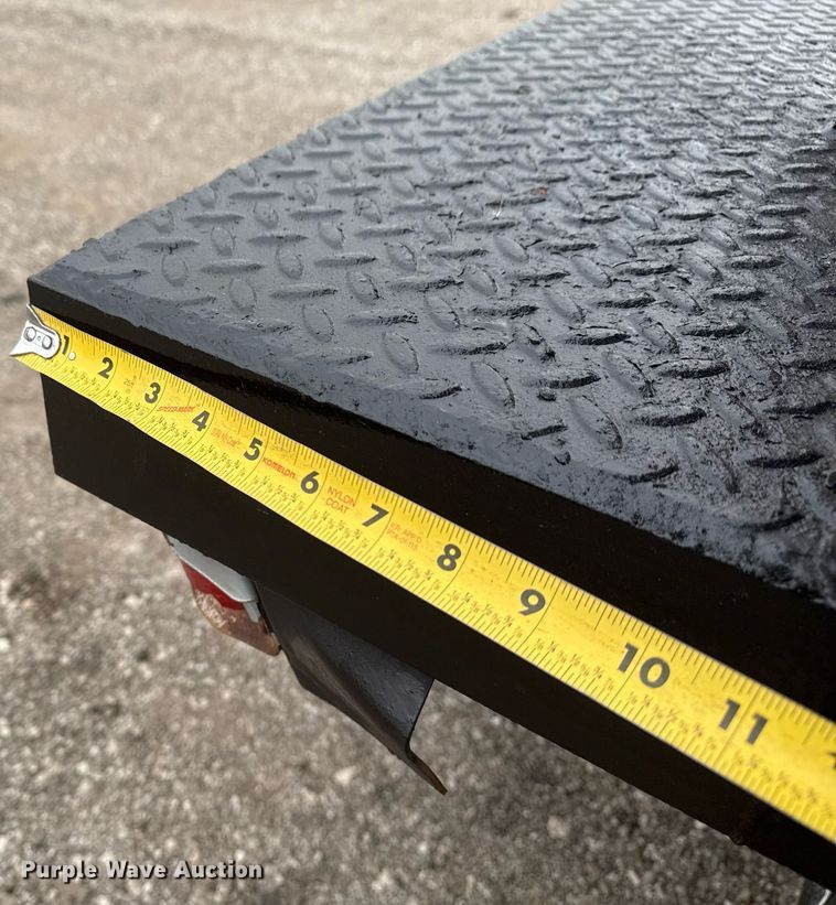 image for item EG2369 2005 Ford F550 Super Duty flatbed truck