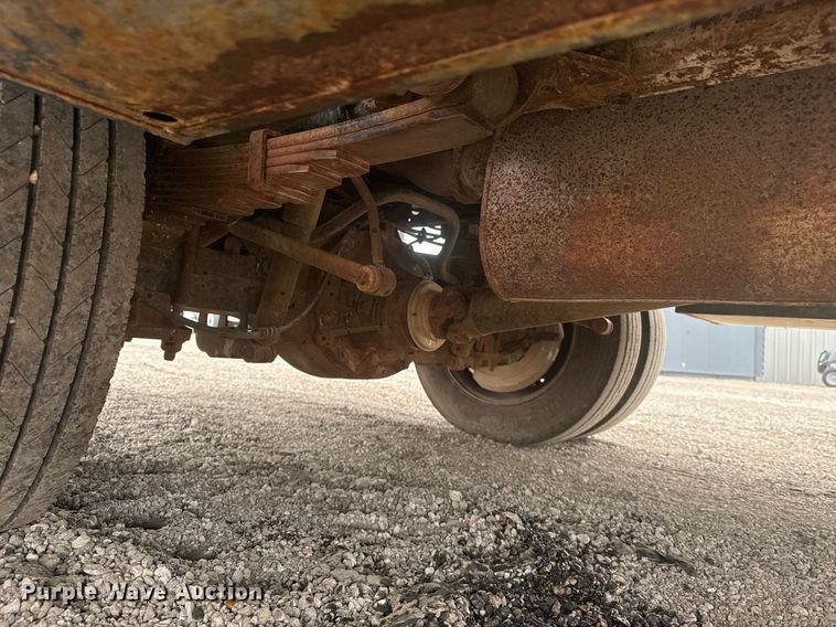 image for item EG2369 2005 Ford F550 Super Duty flatbed truck