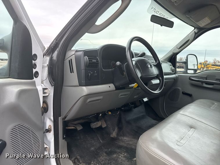 image for item EG2369 2005 Ford F550 Super Duty flatbed truck